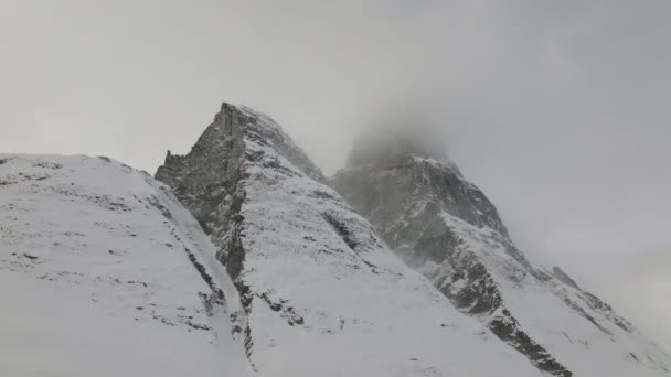 Picos Empinados Hielo Montaña Otertinden Signaldalen Storfjord Norte Noruega Tiro — Vídeos de Stock