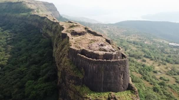 Tourists Walking Ancient Vinchu Kada Wall Show Scale Huge Fort — Videoclip de stoc