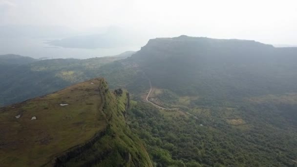 Aerial Flat Top Green Mountain Home Visapur Fort Misty India — Stok Video