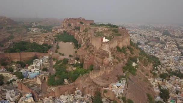 Rotating Aerial Prominent Mehrangarh Fort Surrounding Jodhpur — Stockvideo