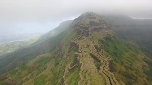 Aerial Chmury Utrzymać Zunjar Machi Torna Fort Indiach Zielony Bujny — Wideo stockowe