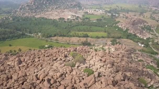 Aerial Descends Mountain Giant Stone Boulders Hampi India — Stock Video