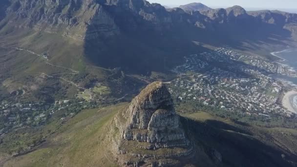 High Aerial Approaches Lion Head Camps Bay Cape Town — Vídeos de Stock