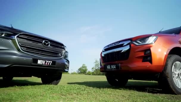 Malasia Marzo 2022 Dos Pick Ups Isuzu Max 4X4 Color — Vídeo de stock