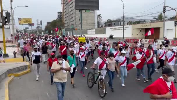 Filmato Altri Protestanti Che Camminano Contro Presidente Peruviano Pedro Castillo — Video Stock