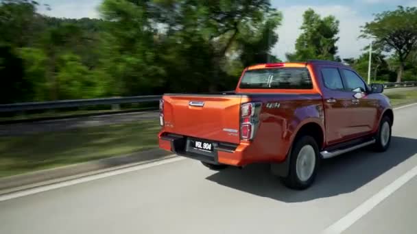 Malaysia Março 2022 4X4 Isuzu Max Pick Caminhão Dirigindo Rápido — Vídeo de Stock