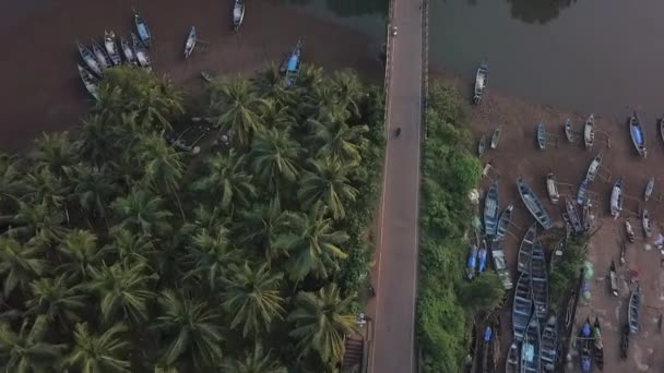 Kilakaral Canoe Boats Line Narrow River Tropical Goa India — Vídeo de stock