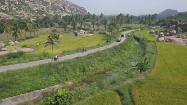Creatieve Antenne Tracks Verkeer Smalle Een Rijstrook Weg Hampi India — Stockvideo