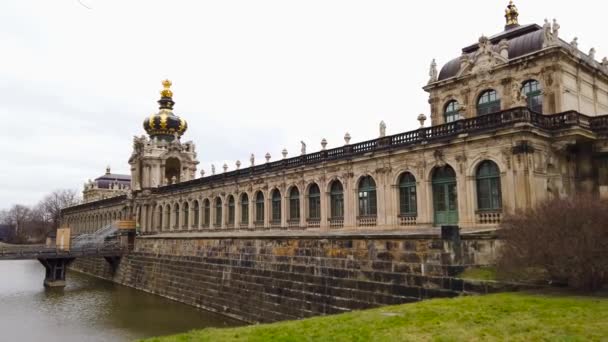 Exteriör Över Den Historiska Fasaden Zwinger Dresden Molnig Dag — Stockvideo