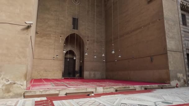 Moschee Von Sultan Hassan Kairo Ägypten Schräger Schuss — Stockvideo