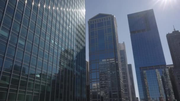 Panning Skott Chicagos Skyline Från River North Stadsdel Tak — Stockvideo