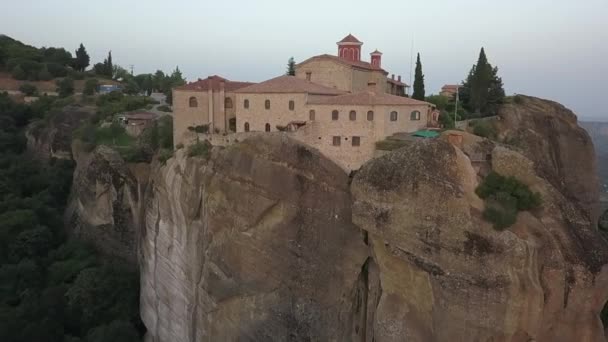 Flygfoto Över Klipptopp Stephan Kloster Meteora Grekland — Stockvideo