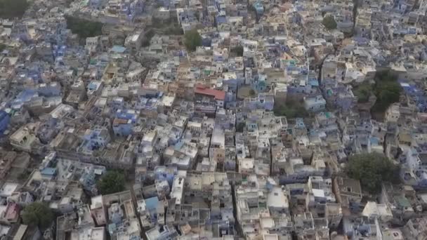 Luchtfoto Daalt Naar Drukke Huizen Blue City Jodhpur Rajasthan — Stockvideo