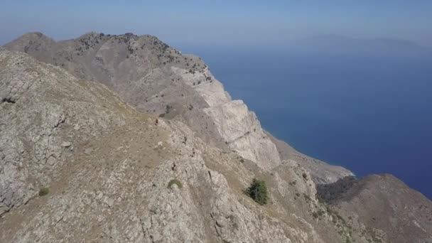 Orbiting Aerial Climbers Craggy Rock Summit Dikeos Greece — Stock video