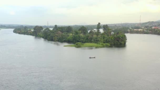 Isla Río Volta Ghana Con Canoa Barco — Vídeo de stock