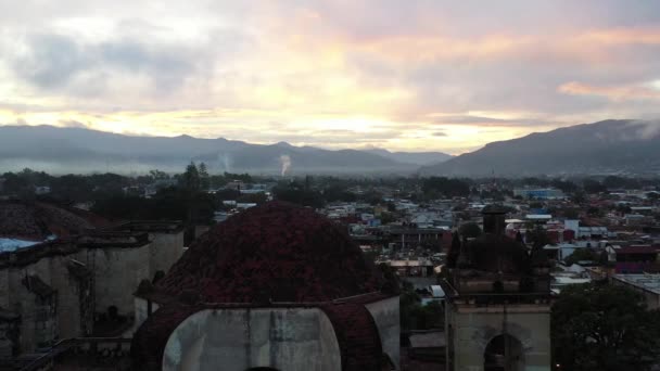 Gün Batımında Bir Meksika Kasabasının Havadan Görünüşü — Stok video