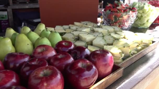 Fruits Tranchés Cubes Prêts Être Servis — Video