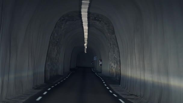 One Lane Road Narrow Tunnel Walls Covered Concrete Slow Motion — Vídeo de stock
