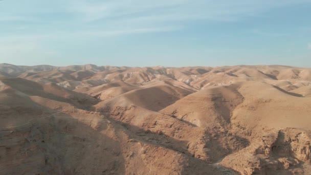 Vliegen Boven Het Woestijngebergte — Stockvideo