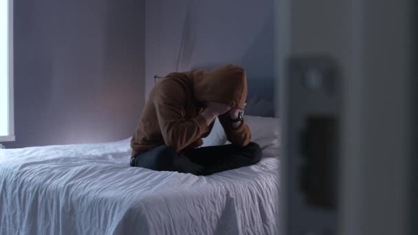 Sad Man Alone Sitting Bed Crying — Video Stock