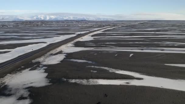 Car Driving Sandy Nupsvotn River Iceland Aerial — Vídeos de Stock