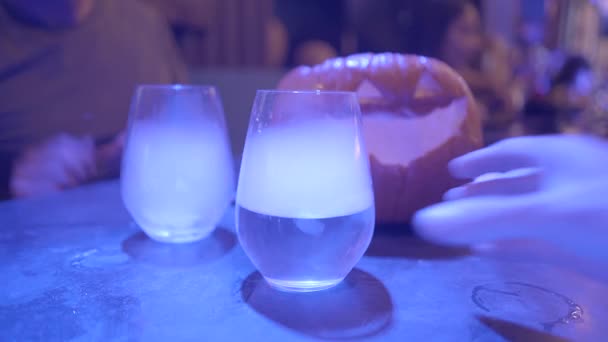 Steamy Drinks Clinked Together Halloween Pumpkin Table — Stok Video