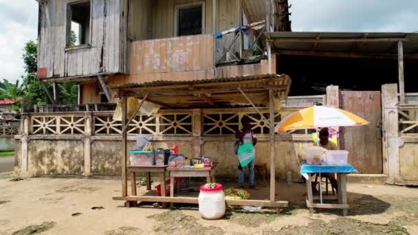 Pemandangan Udara Dari Warung Warung Jalan Tradisional Sao Tome Afrika — Stok Video