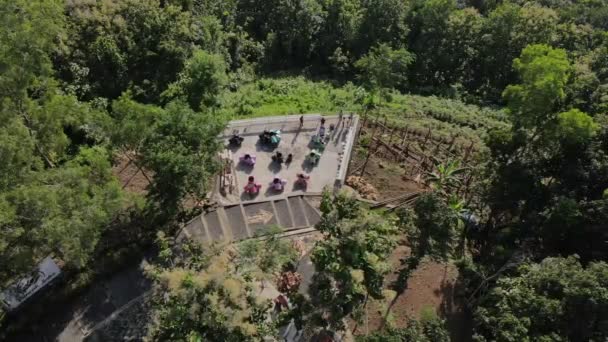Puncak Saka Nanggulan Köyünün Tepelerinde Takılacak Bir Yer Pirinç Tarlalarının — Stok video