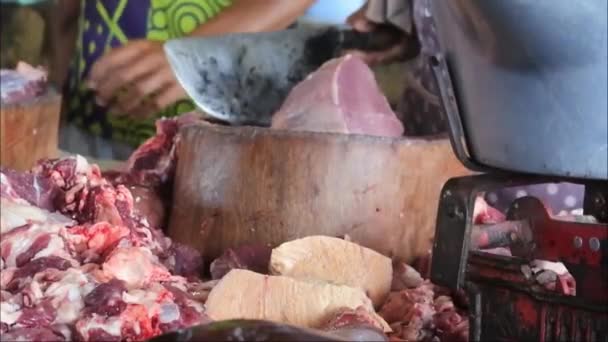 Cut Weigh Beef Seller Cutting Meat Weighed Meat Traditional Market — Vídeo de Stock