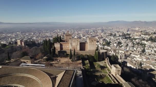 Atemberaubende Luftaufnahme Rückwärts Von Palast Und Festungsanlage Der Alhambra Granada — Stockvideo