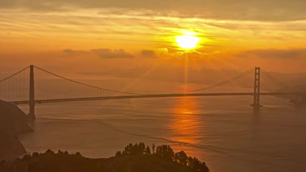 Time Lapse Shot Golden Gate Bridge Beautiful Golden Sun Lighting — Stock video