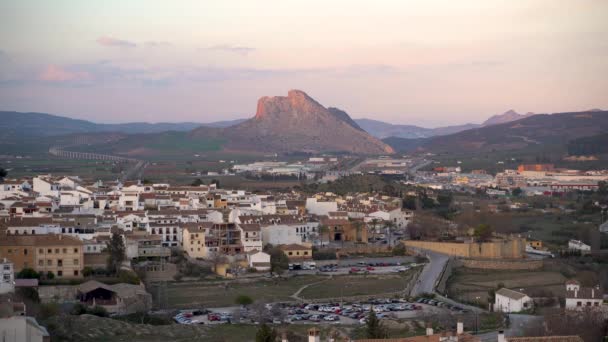 Słynny Lover Rock Antequera Hiszpania Zachodzie Słońca Wiejską Scenerią — Wideo stockowe