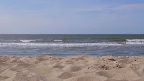 Kleine Golven Van Noordzee Aan Het Zandstrand Oostende België — Stockvideo