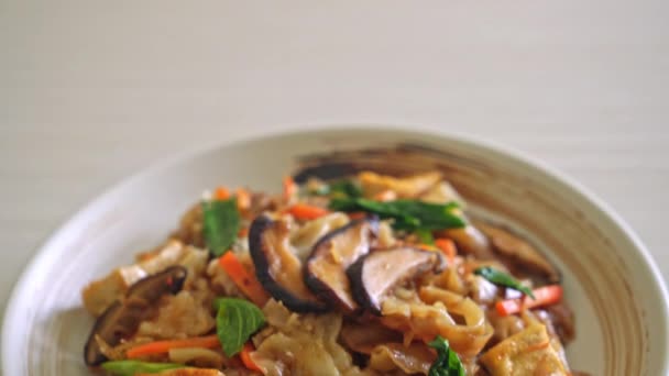 Gebratene Nudeln Mit Tofu Und Gemüse Vegane Und Vegetarische Küche — Stockvideo