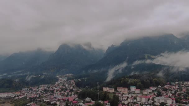 在雨季前与山地旅游胜地一起跟踪拍摄 — 图库视频影像