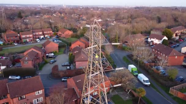 Puissance Pylône Ingénieur Soulever Ascenseur Vers Bas — Video