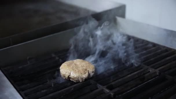 Close Smoking Burger Patty Barbecue Grill — Stock Video