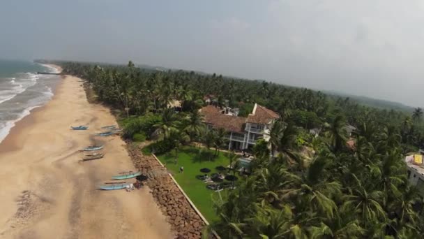 Aerial Drone Beachfront Resorts Tropical Island Homes Surrounded Palm Trees — Vídeo de Stock