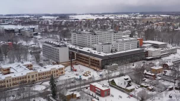 Drohnenschuss Des Tartus Maarjamisa Krankenhauses Winter 180 Grad Aufnahmen Davon — Stockvideo