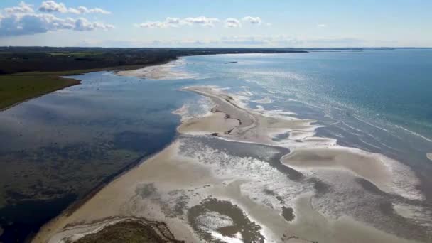 Aerial View Flying Sea Sejerbugten Beautiful Sandbanks Green Hills Amazing — ストック動画