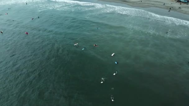 Aerial View Group People Doing Surf Boca Beach Concn City — Vídeo de Stock