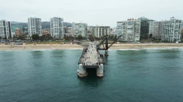 Flygfoto Etablering Skott Vergara Piren Citeras Sol Stranden Del Mar — Stockvideo