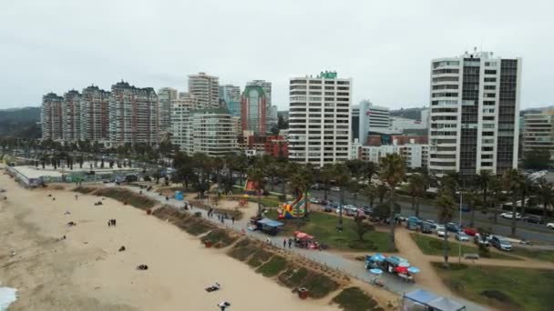 Luftaufnahme Des Strandlebens Der Del Mar Mit Gebäuden Hintergrund Einem — Stockvideo
