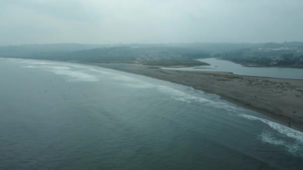 Veduta Aerea Della Costa Cilena Vicino Alla Foce Del Fiume — Video Stock