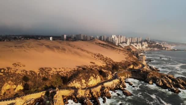 Aerial View Concn Dunes Golden Hour City Buildings Dolly — Video Stock