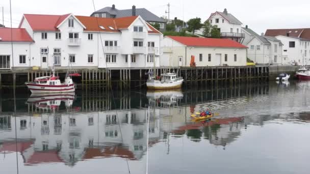 Two People Kayaking Slow Motion Harbor City Henningsvaer Lofoten Norway — Video Stock