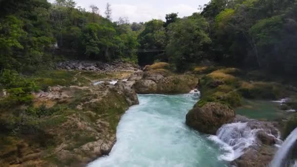 Antenne Wunderschöner Wasserfall Canyon Abgelegenem Regenwald Natürliche Wildnis — Stockvideo