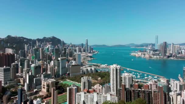 Luchtfoto Van Hong Kong Baai Wolkenkrabbers Een Prachtige Dag — Stockvideo