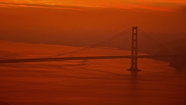 Dramatik Bir Gökyüzü Olan Ikonik Golden Gate Köprüsü San Francisco — Stok video