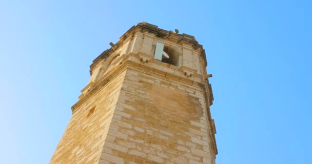 Glockenturm Der Pfarrkirche Mariä Himmelfahrt Cervera Del Maestre Spanien Niedriger — Stockvideo